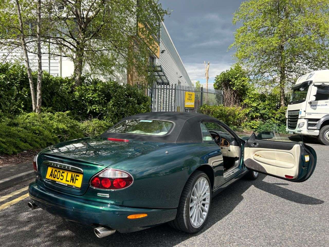 2005 JAGUAR XK8 2005 JAGUAR XK8