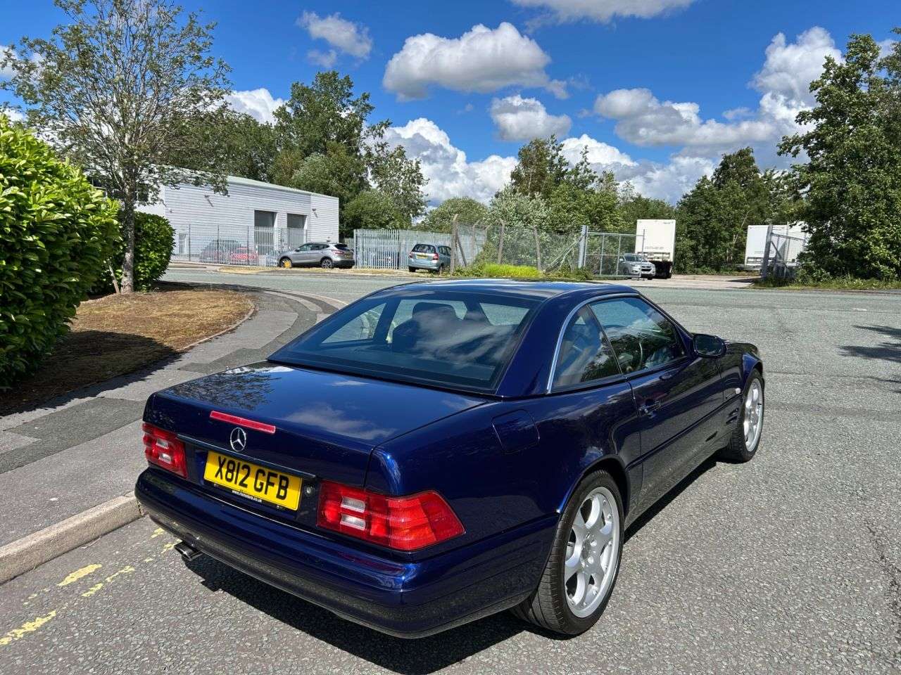 A 2000 MERCEDES-BENZ SL 3.2 SL320 2d 221 BHP-Fantastic low mileage example-The Designo SL Edition M A 2000 MERCEDES-BENZ SL 3.2 SL320 2d 221 BHP-Fantastic low mileage example-The Designo SL Edition M