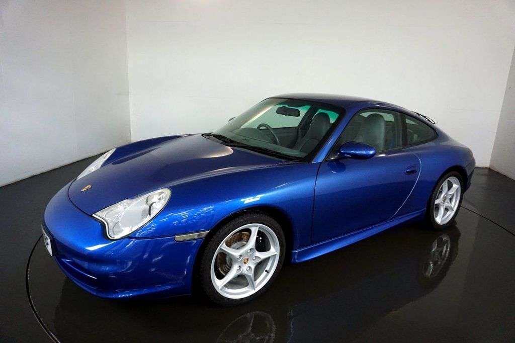 A 2004 PORSCHE 911 CARRERA 2 A 2004 PORSCHE 911 CARRERA 2