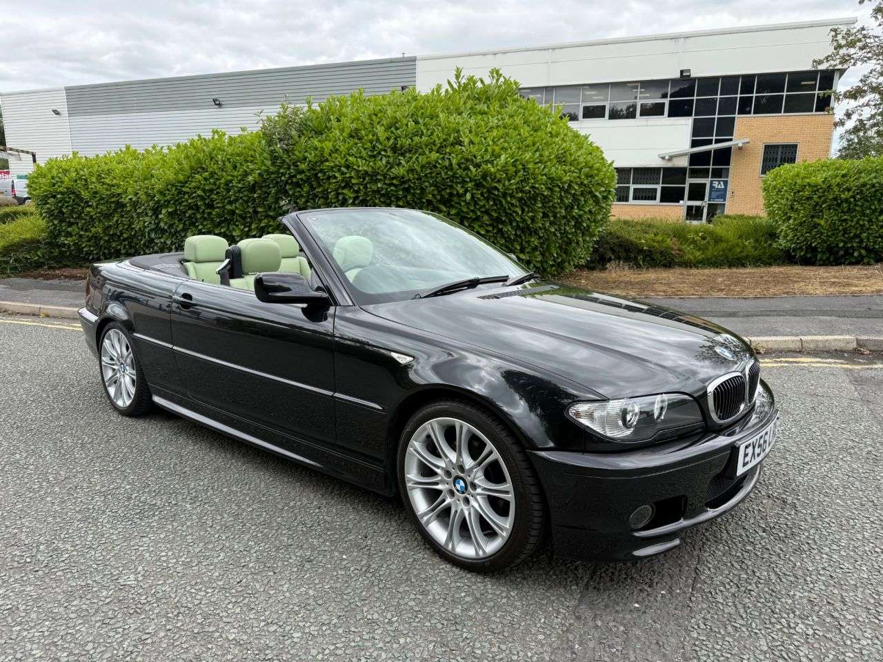 A 2006 BMW 3 SERIES 2.5 325Ci 325 M Sport Convertible 2dr Petrol Auto (239 g/km, 192 bhp)-Super A 2006 BMW 3 SERIES 2.5 325Ci 325 M Sport Convertible 2dr Petrol Auto (239 g/km, 192 bhp)-Super