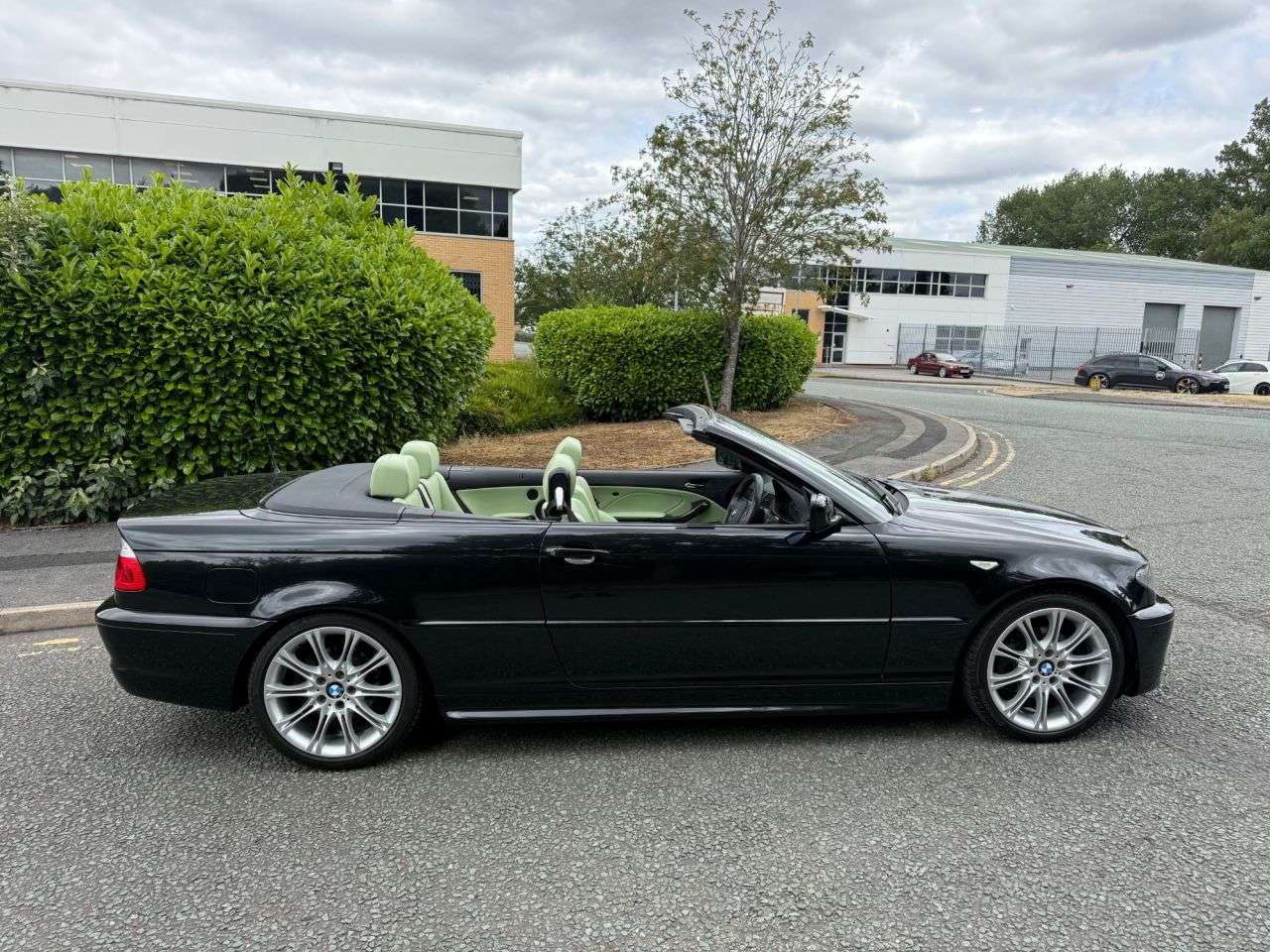 A 2006 BMW 3 SERIES 2.5 325Ci 325 M Sport Convertible 2dr Petrol Auto (239 g/km, 192 bhp)-Super A 2006 BMW 3 SERIES 2.5 325Ci 325 M Sport Convertible 2dr Petrol Auto (239 g/km, 192 bhp)-Super