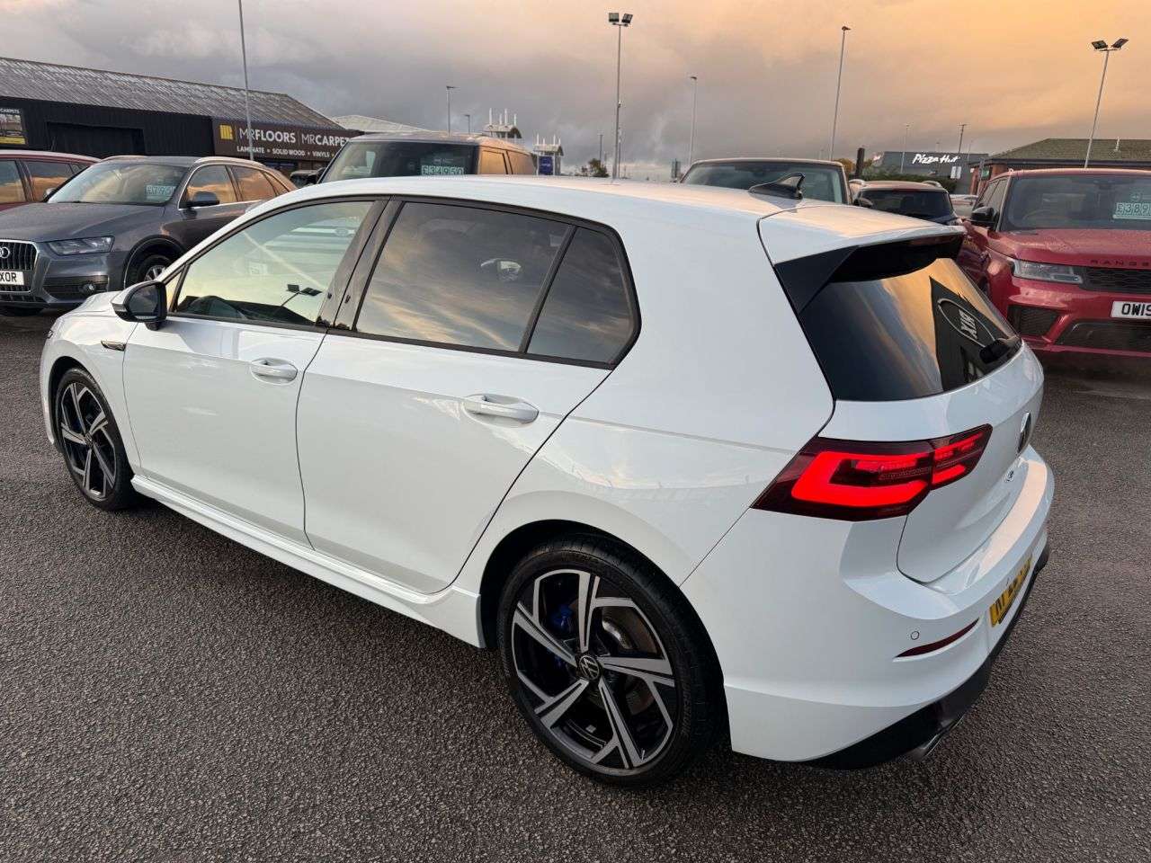 A 2022 VOLKSWAGEN GOLF 2.0 TSI R Hatchback 5dr Petrol DSG 4Motion Euro 6-18" ALLOY WHEELS-HEATED S A 2022 VOLKSWAGEN GOLF 2.0 TSI R Hatchback 5dr Petrol DSG 4Motion Euro 6-18" ALLOY WHEELS-HEATED S