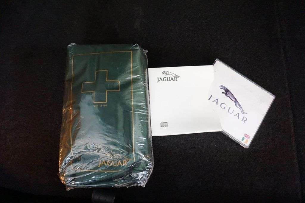 2006 JAGUAR XK8 2006 JAGUAR XK8