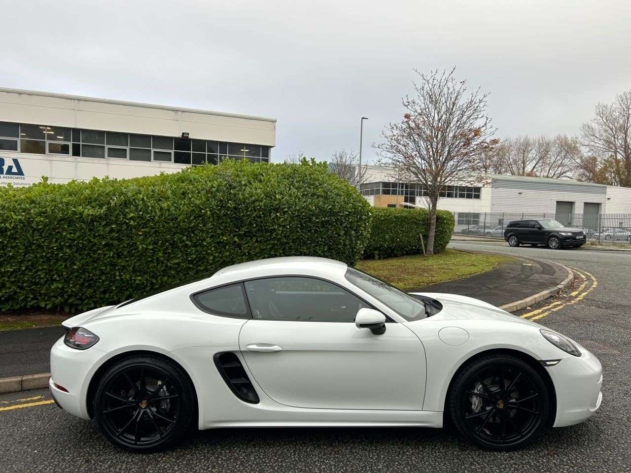 A 2017 PORSCHE 718 CAYMAN 2.0T Coupe 2dr Petrol Manual Euro 6 (s/s) (300 ps)-Superb Example Finished A 2017 PORSCHE 718 CAYMAN 2.0T Coupe 2dr Petrol Manual Euro 6 (s/s) (300 ps)-Superb Example Finished