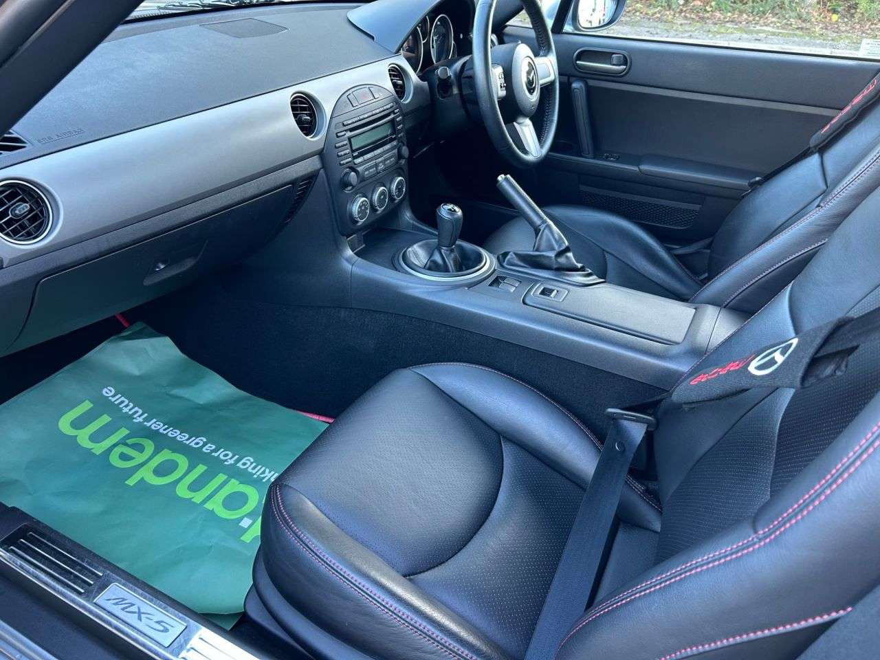 2010 MAZDA MX-5 2010 MAZDA MX-5