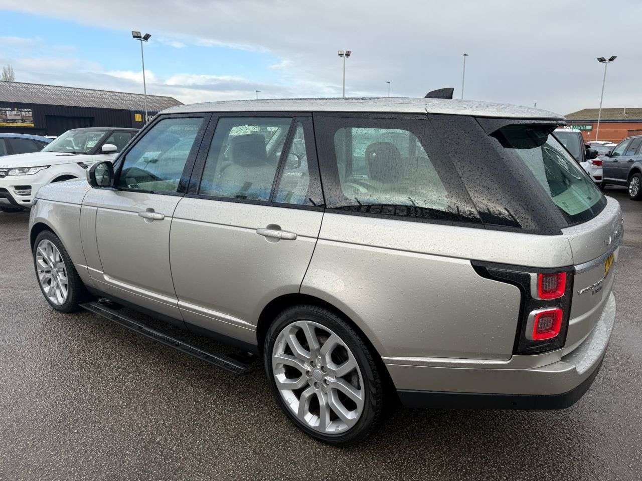 A 2018 LAND ROVER RANGE ROVER 4.4 SD V8 Vogue SE SUV 5dr Diesel Auto 4WD Euro 6 (s/s) (339 ps)-Factory Ex A 2018 LAND ROVER RANGE ROVER 4.4 SD V8 Vogue SE SUV 5dr Diesel Auto 4WD Euro 6 (s/s) (339 ps)-Factory Ex