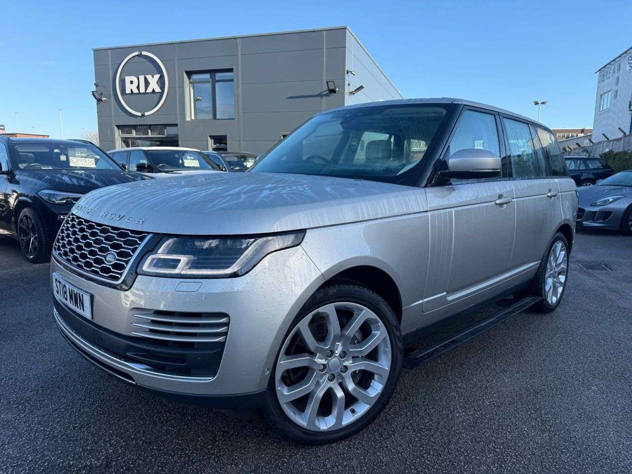 A 2018 LAND ROVER RANGE ROVER 4.4 SD V8 Vogue SE SUV 5dr Diesel Auto 4WD Euro 6 (s/s) (339 ps)-Factory Ex A 2018 LAND ROVER RANGE ROVER 4.4 SD V8 Vogue SE SUV 5dr Diesel Auto 4WD Euro 6 (s/s) (339 ps)-Factory Ex