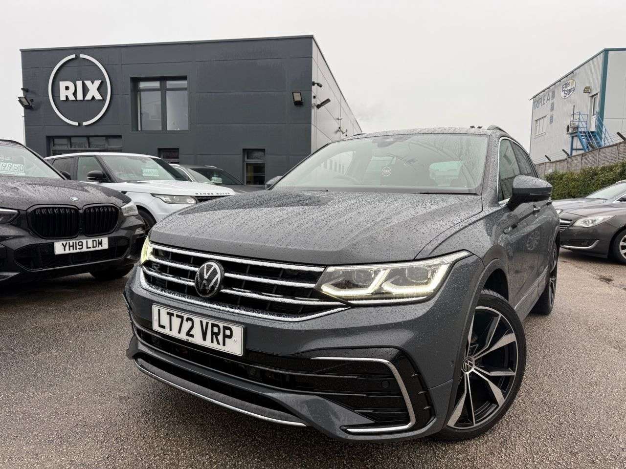 A 2022 VOLKSWAGEN TIGUAN 1.5 TSI R-Line SUV 5dr Petrol DSG Euro 6-FINISHED IN DOLPHIN GREY WITH HALF A 2022 VOLKSWAGEN TIGUAN 1.5 TSI R-Line SUV 5dr Petrol DSG Euro 6-FINISHED IN DOLPHIN GREY WITH HALF