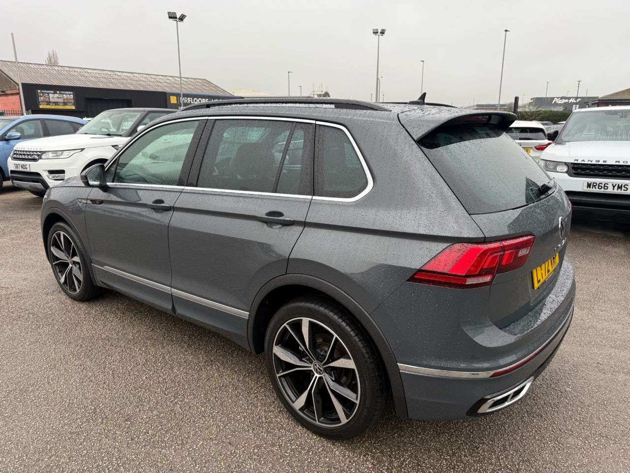 A 2022 VOLKSWAGEN TIGUAN 1.5 TSI R-Line SUV 5dr Petrol DSG Euro 6-FINISHED IN DOLPHIN GREY WITH HALF A 2022 VOLKSWAGEN TIGUAN 1.5 TSI R-Line SUV 5dr Petrol DSG Euro 6-FINISHED IN DOLPHIN GREY WITH HALF