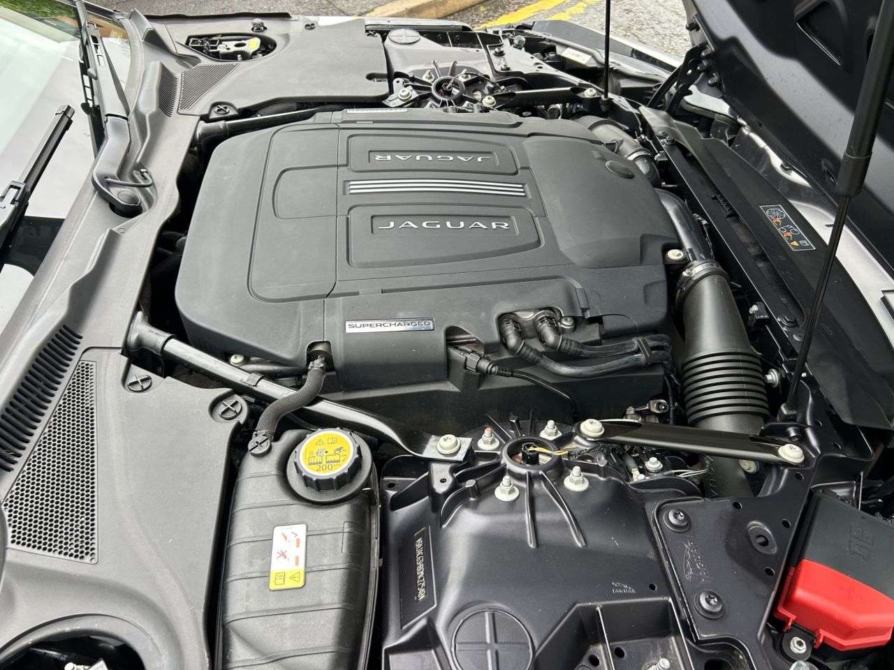 2016 JAGUAR F-TYPE 2016 JAGUAR F-TYPE