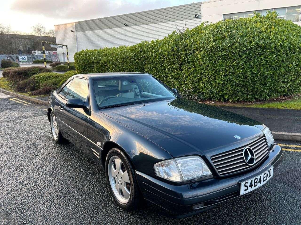 A 1999 MERCEDES-BENZ SL 3.2 SL320 Convertible 2dr Petrol Automatic-Superb Low Mileage Example.Finis A 1999 MERCEDES-BENZ SL 3.2 SL320 Convertible 2dr Petrol Automatic-Superb Low Mileage Example.Finis