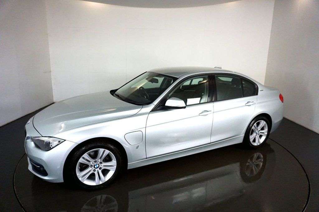 A 2016 BMW 3 SERIES 2.0 330e 7.6kWh Sport Saloon 4dr Petrol Plug-in Hybrid Auto Euro 6 (s/s) (2 A 2016 BMW 3 SERIES 2.0 330e 7.6kWh Sport Saloon 4dr Petrol Plug-in Hybrid Auto Euro 6 (s/s) (2