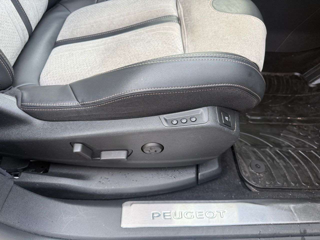 2021 PEUGEOT 3008 2021 PEUGEOT 3008