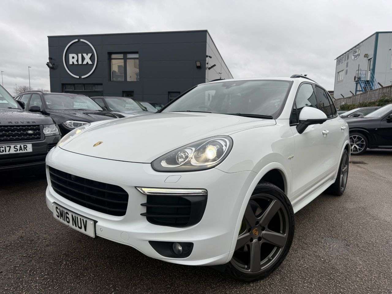 A 2016 PORSCHE CAYENNE 3.0 V6 E-Hybrid S SUV 5dr Petrol Plug-in Hybrid TiptronicS 4WD Euro 6 (s/s) A 2016 PORSCHE CAYENNE 3.0 V6 E-Hybrid S SUV 5dr Petrol Plug-in Hybrid TiptronicS 4WD Euro 6 (s/s)