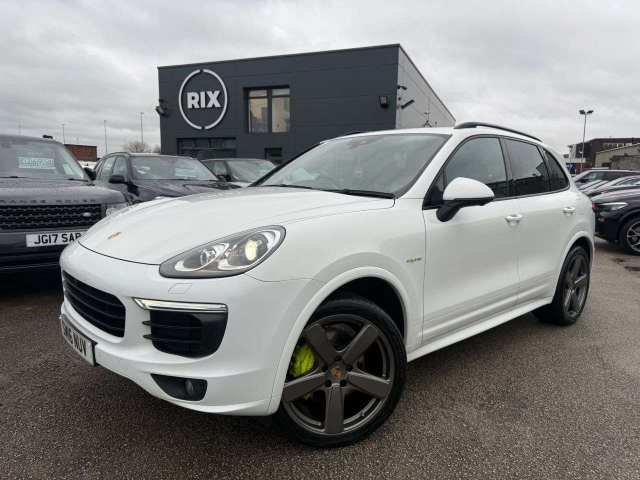 A 2016 PORSCHE CAYENNE 3.0 V6 E-Hybrid S SUV 5dr Petrol Plug-in Hybrid TiptronicS 4WD Euro 6 (s/s) A 2016 PORSCHE CAYENNE 3.0 V6 E-Hybrid S SUV 5dr Petrol Plug-in Hybrid TiptronicS 4WD Euro 6 (s/s)