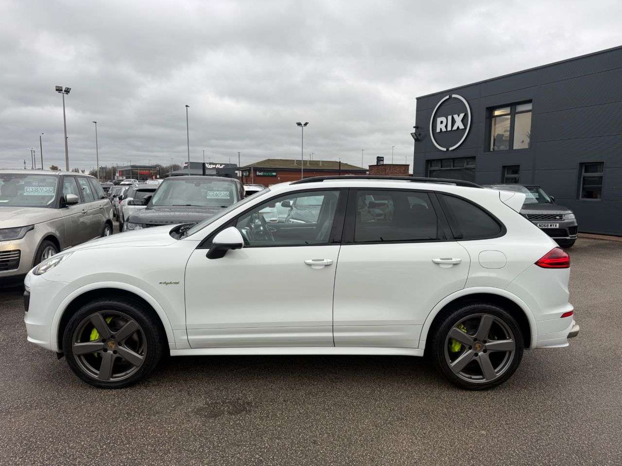 A 2016 PORSCHE CAYENNE 3.0 V6 E-Hybrid S SUV 5dr Petrol Plug-in Hybrid TiptronicS 4WD Euro 6 (s/s) A 2016 PORSCHE CAYENNE 3.0 V6 E-Hybrid S SUV 5dr Petrol Plug-in Hybrid TiptronicS 4WD Euro 6 (s/s)