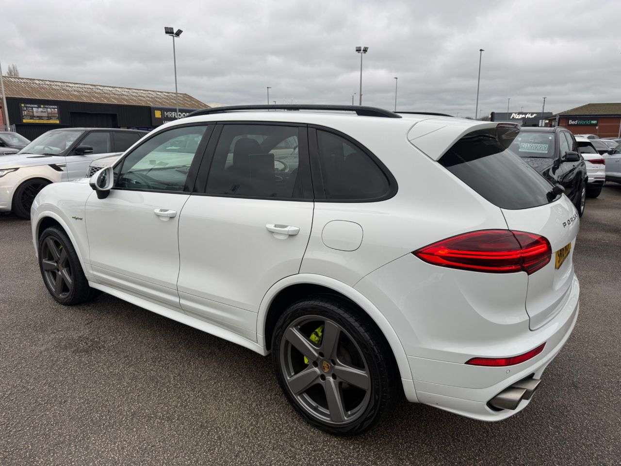 A 2016 PORSCHE CAYENNE 3.0 V6 E-Hybrid S SUV 5dr Petrol Plug-in Hybrid TiptronicS 4WD Euro 6 (s/s) A 2016 PORSCHE CAYENNE 3.0 V6 E-Hybrid S SUV 5dr Petrol Plug-in Hybrid TiptronicS 4WD Euro 6 (s/s)