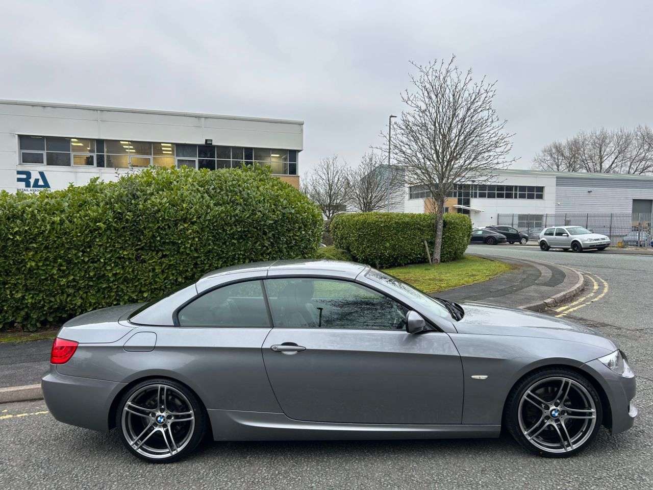 A 2013 BMW 3 SERIES 2.0 320d M Sport Convertible 2dr Diesel Auto Euro 5 (184 ps)-Factory Extras A 2013 BMW 3 SERIES 2.0 320d M Sport Convertible 2dr Diesel Auto Euro 5 (184 ps)-Factory Extras