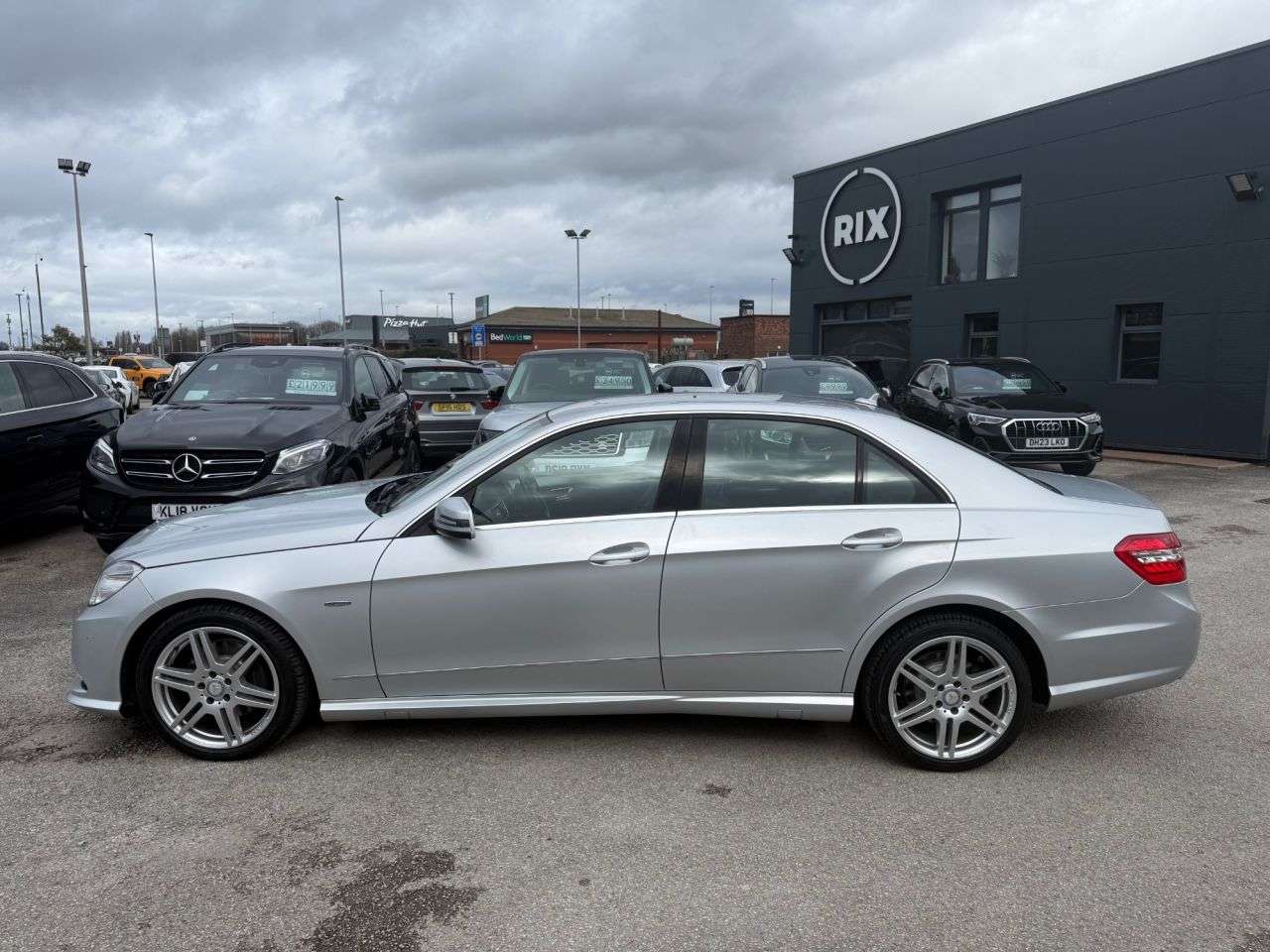 A 2009 MERCEDES-BENZ E-CLASS 3.0 E350 CDI V6 BlueEfficiency Sport Saloon 4dr Diesel G-Tronic Euro 5 (231 A 2009 MERCEDES-BENZ E-CLASS 3.0 E350 CDI V6 BlueEfficiency Sport Saloon 4dr Diesel G-Tronic Euro 5 (231