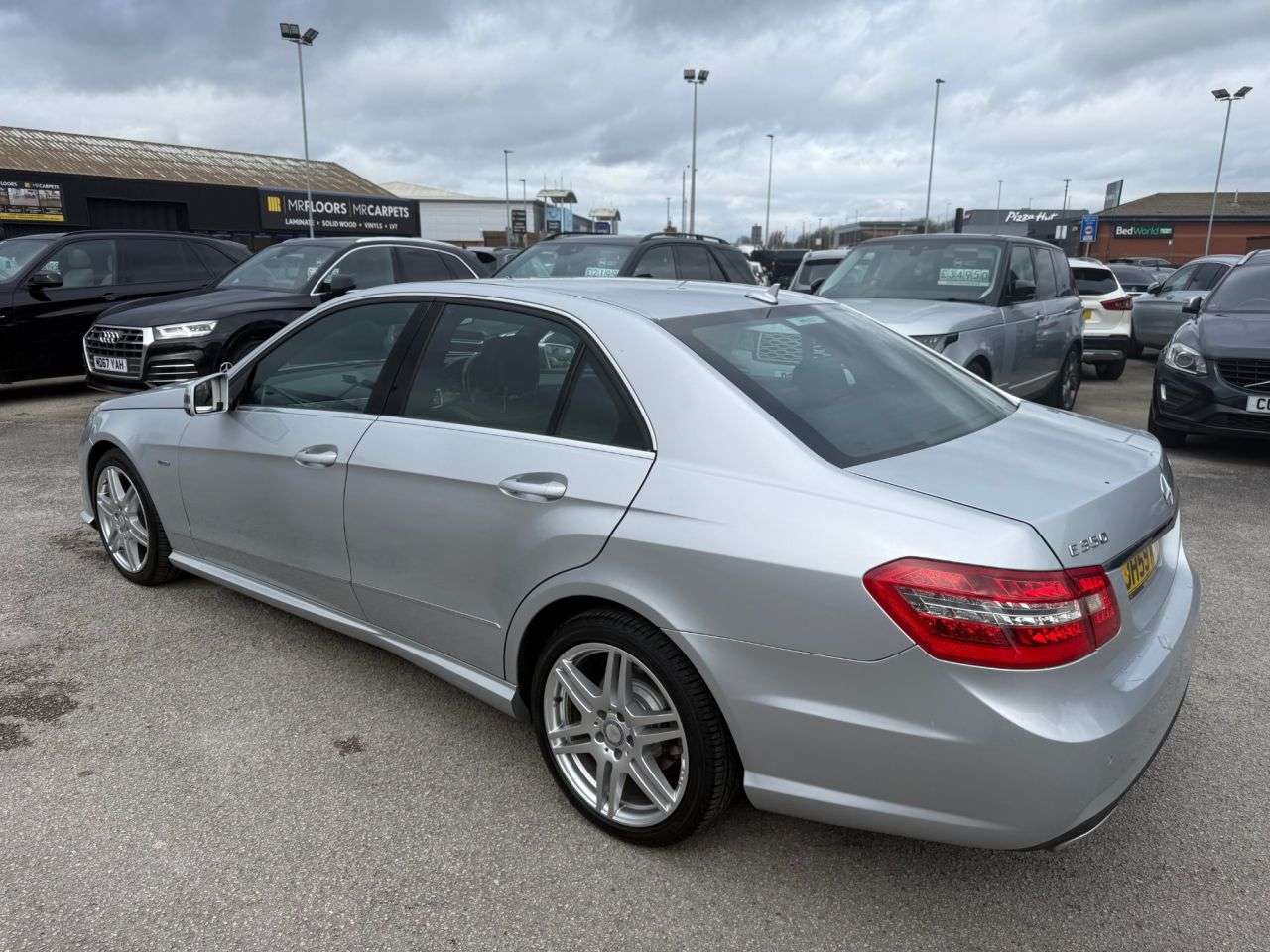 A 2009 MERCEDES-BENZ E-CLASS 3.0 E350 CDI V6 BlueEfficiency Sport Saloon 4dr Diesel G-Tronic Euro 5 (231 A 2009 MERCEDES-BENZ E-CLASS 3.0 E350 CDI V6 BlueEfficiency Sport Saloon 4dr Diesel G-Tronic Euro 5 (231