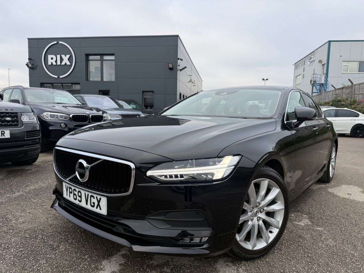 A 2019 VOLVO S90 2.0 T4 Momentum Plus Saloon 4dr Petrol Auto Euro 6-2 OWNER CAR FINISHED IN A 2019 VOLVO S90 2.0 T4 Momentum Plus Saloon 4dr Petrol Auto Euro 6-2 OWNER CAR FINISHED IN