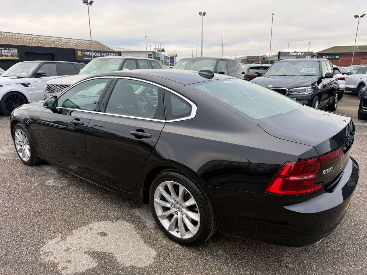 A 2019 VOLVO S90 2.0 T4 Momentum Plus Saloon 4dr Petrol Auto Euro 6-2 OWNER CAR FINISHED IN A 2019 VOLVO S90 2.0 T4 Momentum Plus Saloon 4dr Petrol Auto Euro 6-2 OWNER CAR FINISHED IN