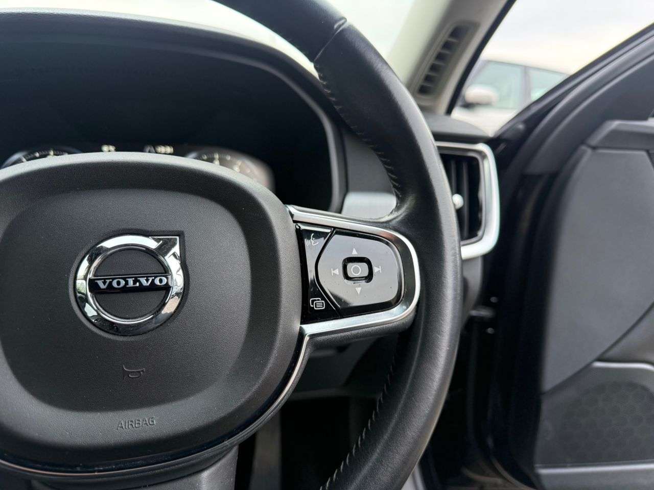 2019 VOLVO S90 2019 VOLVO S90