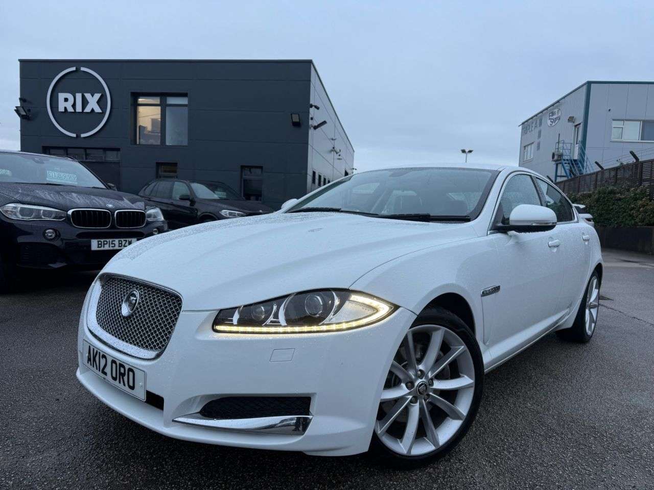 A 2012 JAGUAR XF 2.2d SE Saloon 4dr Diesel Auto Euro 5 (s/s) (190 ps) 8 SERVICES-HALF LEATHE A 2012 JAGUAR XF 2.2d SE Saloon 4dr Diesel Auto Euro 5 (s/s) (190 ps) 8 SERVICES-HALF LEATHE