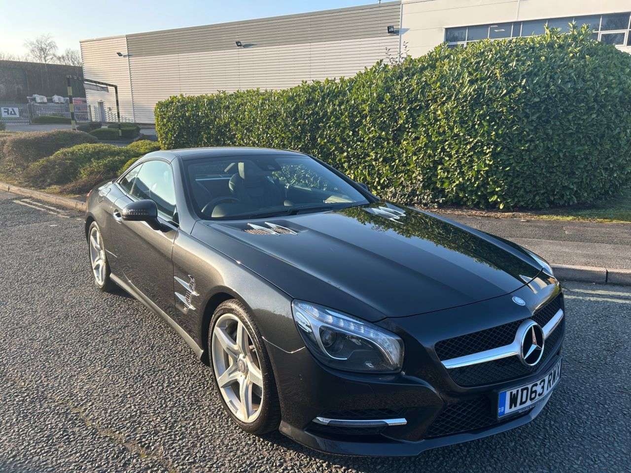 A 2013 MERCEDES-BENZ SL 3.5 SL350 V6 BlueEfficiency Convertible 2dr Petrol G-Tronic Euro 5 (s/s) (3 A 2013 MERCEDES-BENZ SL 3.5 SL350 V6 BlueEfficiency Convertible 2dr Petrol G-Tronic Euro 5 (s/s) (3
