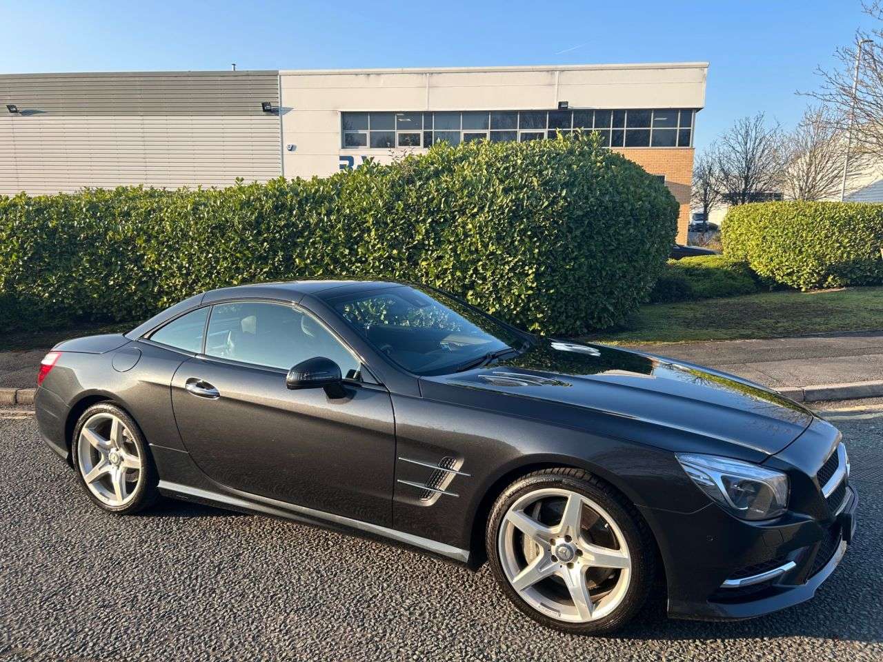 A 2013 MERCEDES-BENZ SL 3.5 SL350 V6 BlueEfficiency Convertible 2dr Petrol G-Tronic Euro 5 (s/s) (3 A 2013 MERCEDES-BENZ SL 3.5 SL350 V6 BlueEfficiency Convertible 2dr Petrol G-Tronic Euro 5 (s/s) (3