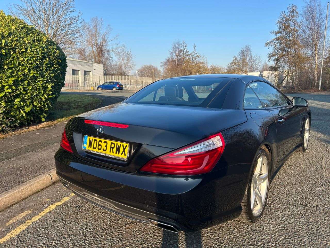 A 2013 MERCEDES-BENZ SL 3.5 SL350 V6 BlueEfficiency Convertible 2dr Petrol G-Tronic Euro 5 (s/s) (3 A 2013 MERCEDES-BENZ SL 3.5 SL350 V6 BlueEfficiency Convertible 2dr Petrol G-Tronic Euro 5 (s/s) (3