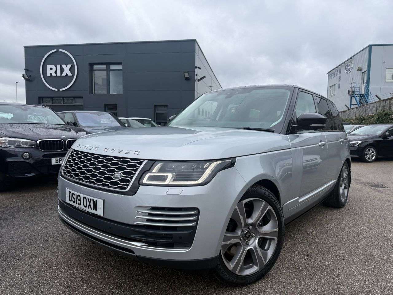 A 2019 LAND ROVER RANGE ROVER 4.4 SD V8 Vogue SUV 5dr Diesel Auto 4WD Euro 6-2 OWNER CAR FINISHED IN INDU A 2019 LAND ROVER RANGE ROVER 4.4 SD V8 Vogue SUV 5dr Diesel Auto 4WD Euro 6-2 OWNER CAR FINISHED IN INDU