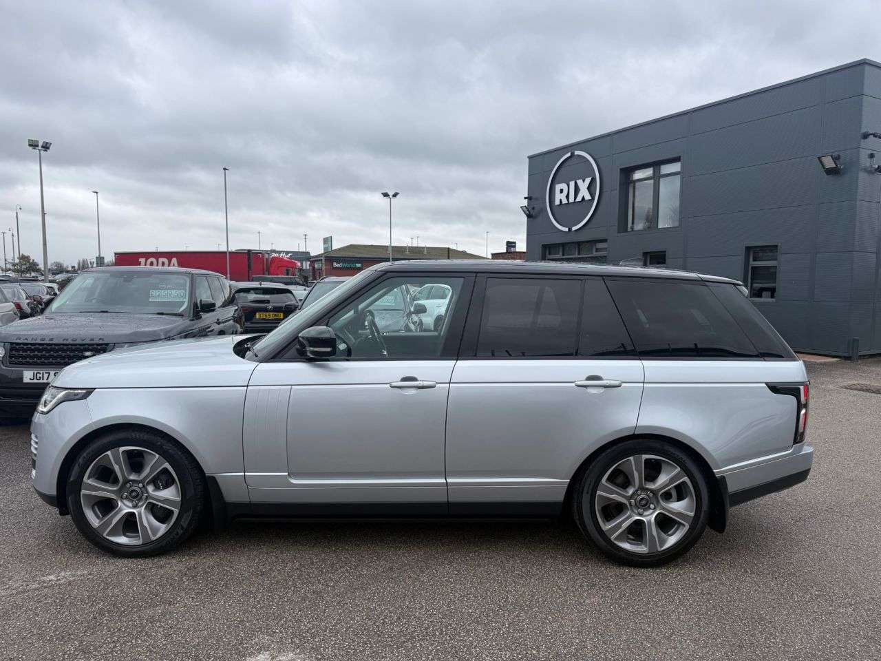 A 2019 LAND ROVER RANGE ROVER 4.4 SD V8 Vogue SUV 5dr Diesel Auto 4WD Euro 6-2 OWNER CAR FINISHED IN INDU A 2019 LAND ROVER RANGE ROVER 4.4 SD V8 Vogue SUV 5dr Diesel Auto 4WD Euro 6-2 OWNER CAR FINISHED IN INDU