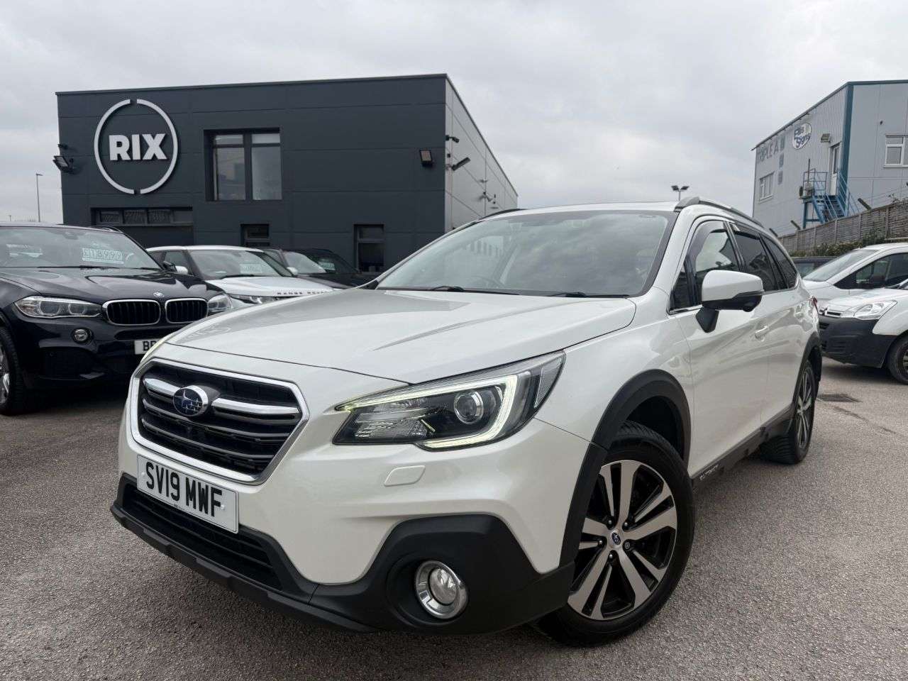 A 2019 SUBARU OUTBACK 2.5i SE Premium Estate 5dr Petrol Lineartronic 4WD Euro 6-6 SERVICES ON FIL A 2019 SUBARU OUTBACK 2.5i SE Premium Estate 5dr Petrol Lineartronic 4WD Euro 6-6 SERVICES ON FIL
