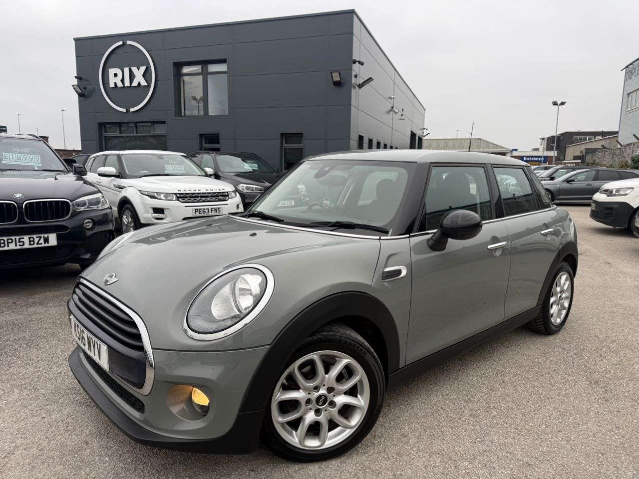 A 2016 MINI HATCH 1.5 Cooper Hatchback 5dr Petrol Auto Euro 6-Factory Extras Worth £6,390-2 F A 2016 MINI HATCH 1.5 Cooper Hatchback 5dr Petrol Auto Euro 6-Factory Extras Worth £6,390-2 F