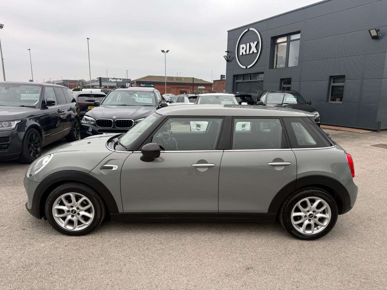 A 2016 MINI HATCH 1.5 Cooper Hatchback 5dr Petrol Auto Euro 6-Factory Extras Worth £6,390-2 F A 2016 MINI HATCH 1.5 Cooper Hatchback 5dr Petrol Auto Euro 6-Factory Extras Worth £6,390-2 F
