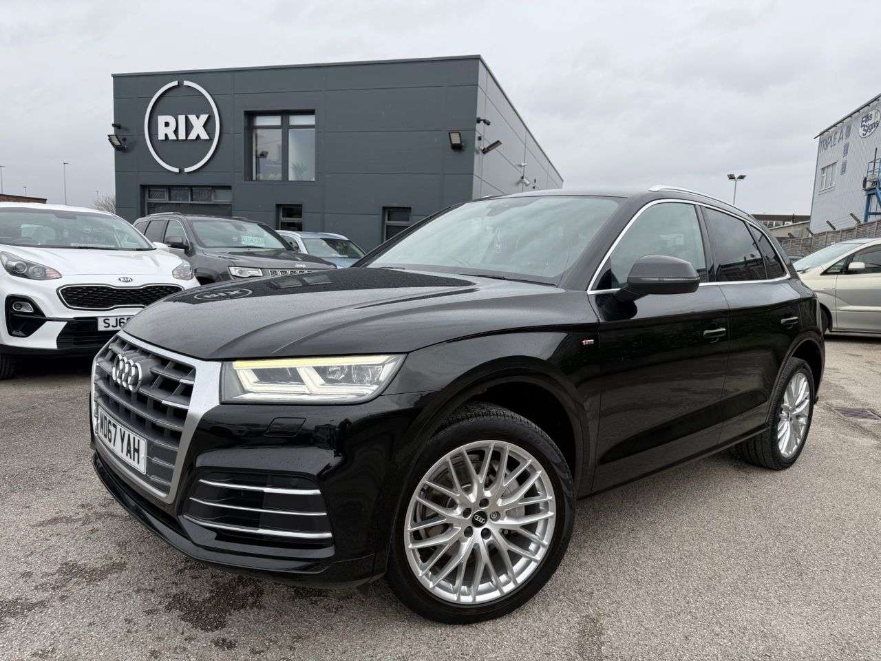 A 2017 AUDI Q5 2.0 TDI S line SUV 5dr Diesel S Tronic Quattro Euro 6 (s/s) (190 ps)-1 Owne A 2017 AUDI Q5 2.0 TDI S line SUV 5dr Diesel S Tronic Quattro Euro 6 (s/s) (190 ps)-1 Owne