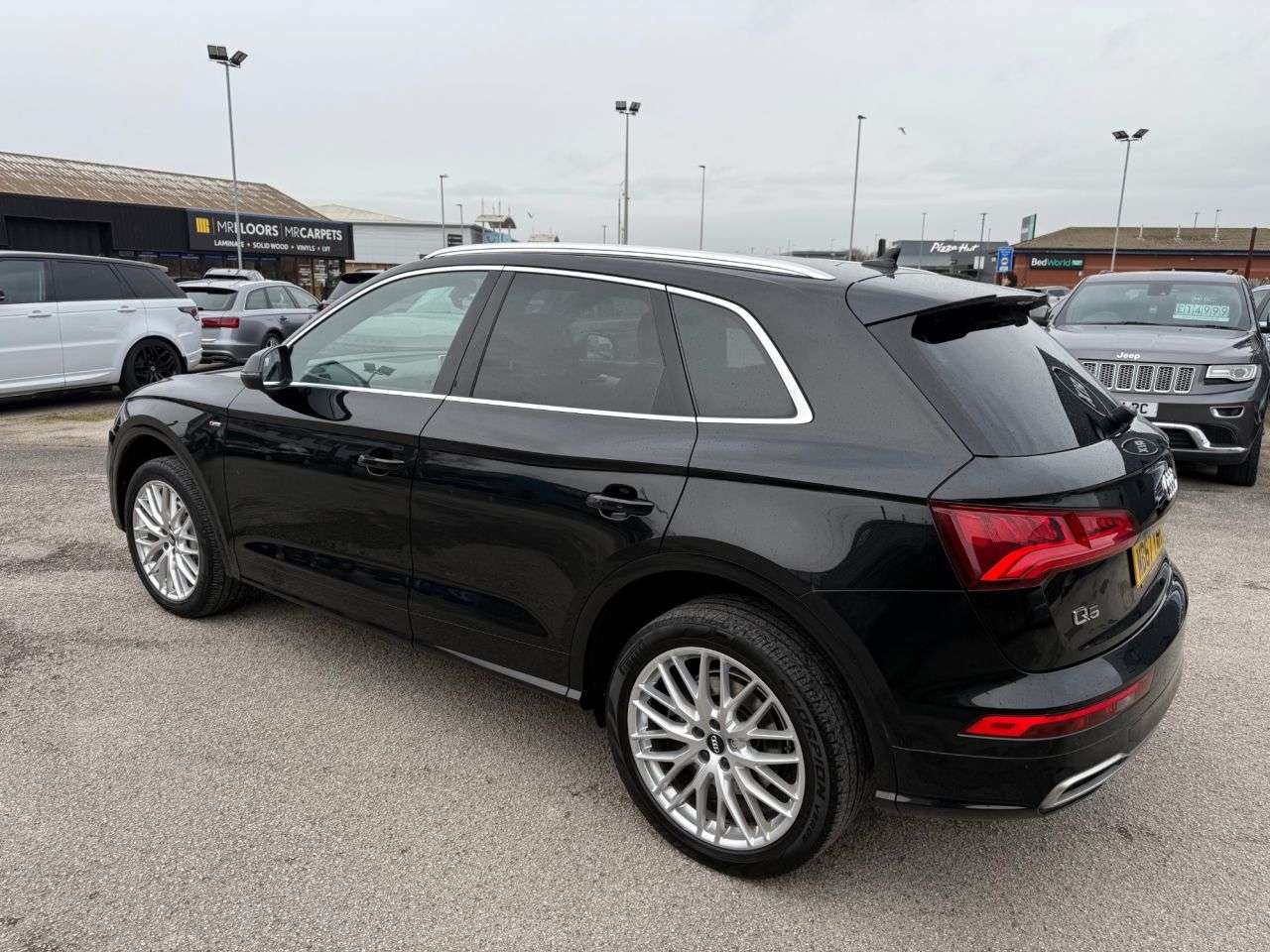 A 2017 AUDI Q5 2.0 TDI S line SUV 5dr Diesel S Tronic Quattro Euro 6 (s/s) (190 ps)-1 Owne A 2017 AUDI Q5 2.0 TDI S line SUV 5dr Diesel S Tronic Quattro Euro 6 (s/s) (190 ps)-1 Owne