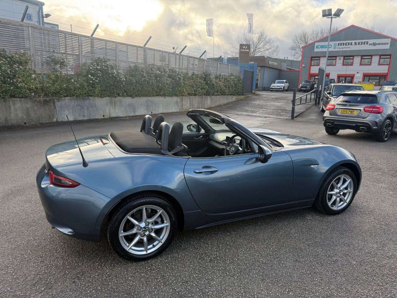 2017 MAZDA MX-5 2017 MAZDA MX-5