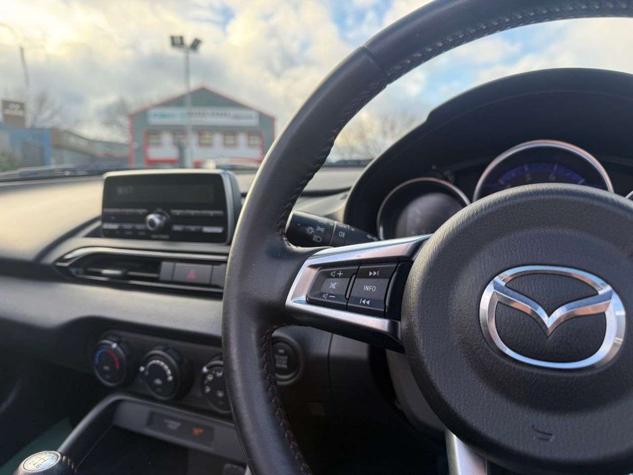 2017 MAZDA MX-5 2017 MAZDA MX-5