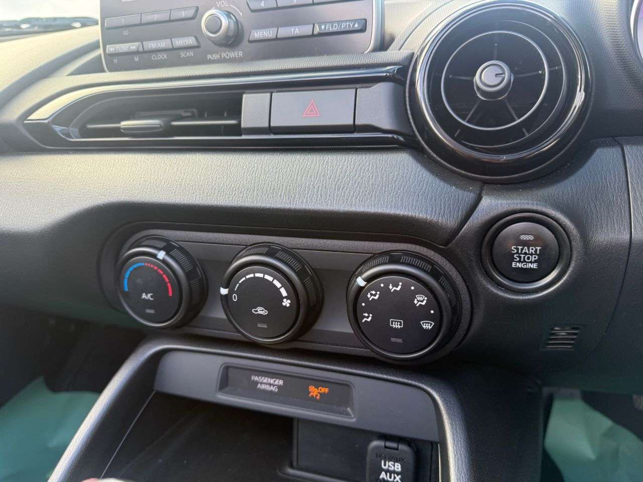 2017 MAZDA MX-5 2017 MAZDA MX-5