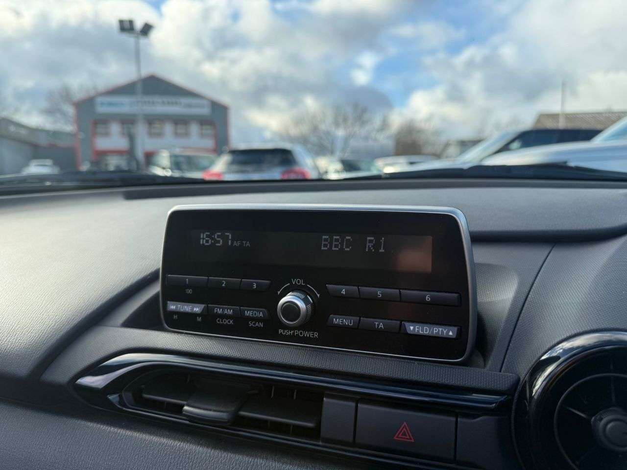 2017 MAZDA MX-5 2017 MAZDA MX-5