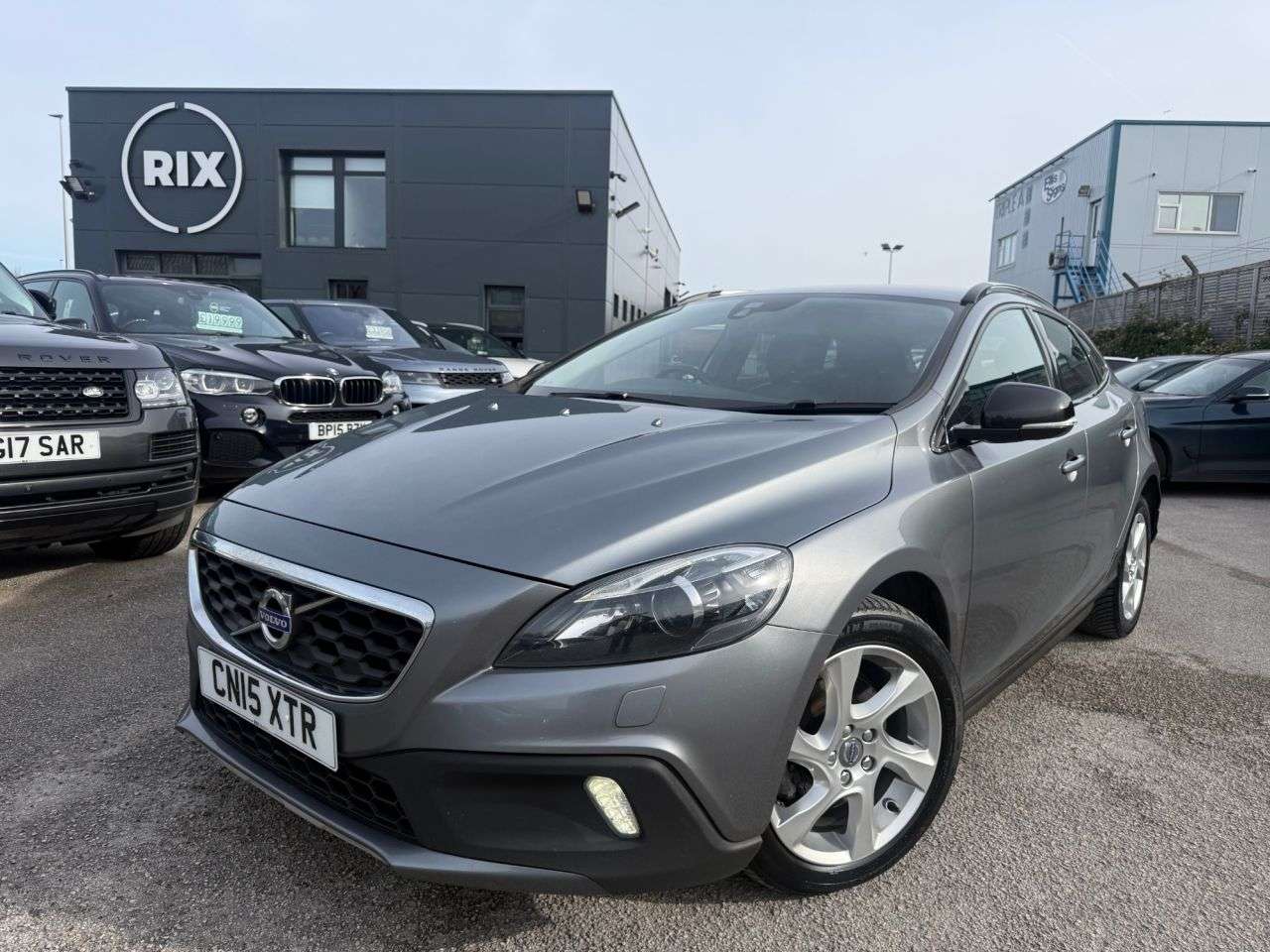 A 2015 VOLVO V40 CROSS COUNTRY 1.6 D2 Lux Hatchback 5dr Diesel Powershift Euro 5-2 FORMER KEEPERS FINISHED A 2015 VOLVO V40 CROSS COUNTRY 1.6 D2 Lux Hatchback 5dr Diesel Powershift Euro 5-2 FORMER KEEPERS FINISHED