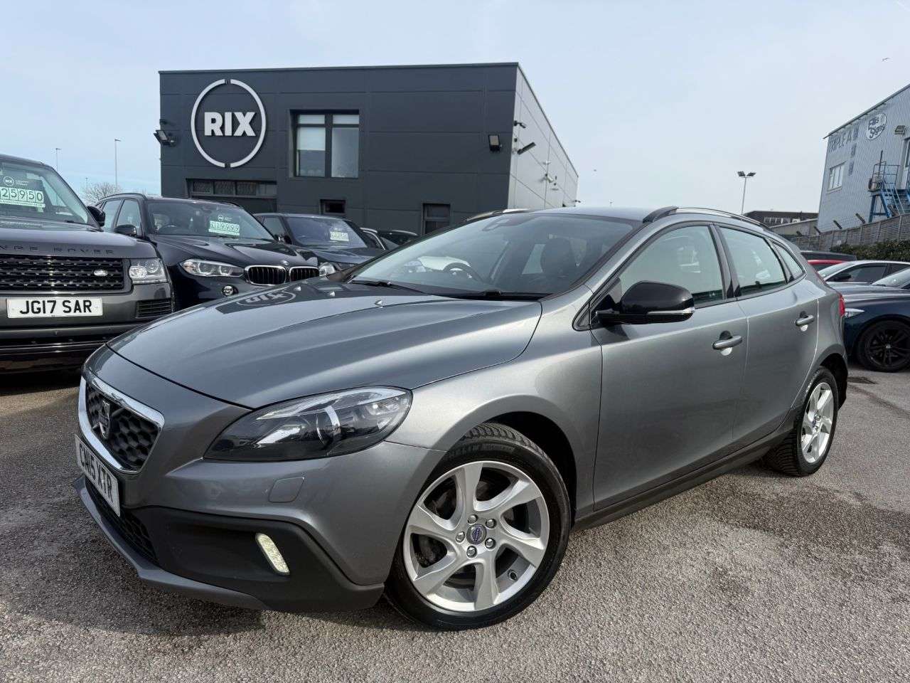 A 2015 VOLVO V40 CROSS COUNTRY 1.6 D2 Lux Hatchback 5dr Diesel Powershift Euro 5-2 FORMER KEEPERS FINISHED A 2015 VOLVO V40 CROSS COUNTRY 1.6 D2 Lux Hatchback 5dr Diesel Powershift Euro 5-2 FORMER KEEPERS FINISHED