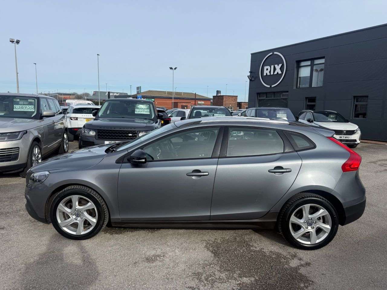 A 2015 VOLVO V40 CROSS COUNTRY 1.6 D2 Lux Hatchback 5dr Diesel Powershift Euro 5-2 FORMER KEEPERS FINISHED A 2015 VOLVO V40 CROSS COUNTRY 1.6 D2 Lux Hatchback 5dr Diesel Powershift Euro 5-2 FORMER KEEPERS FINISHED