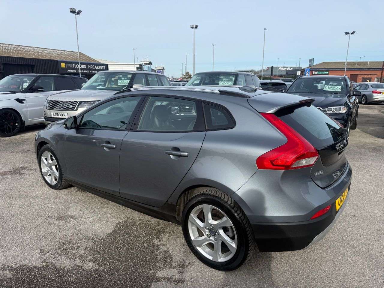 A 2015 VOLVO V40 CROSS COUNTRY 1.6 D2 Lux Hatchback 5dr Diesel Powershift Euro 5-2 FORMER KEEPERS FINISHED A 2015 VOLVO V40 CROSS COUNTRY 1.6 D2 Lux Hatchback 5dr Diesel Powershift Euro 5-2 FORMER KEEPERS FINISHED