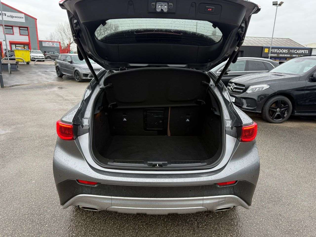 2016 INFINITI QX30 2016 INFINITI QX30