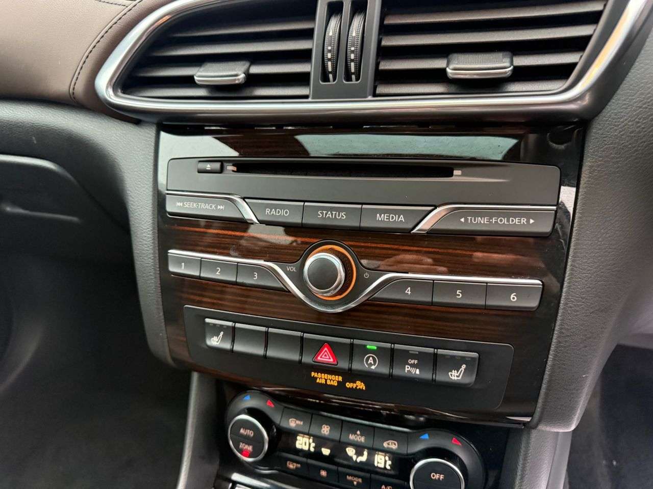 2016 INFINITI QX30 2016 INFINITI QX30