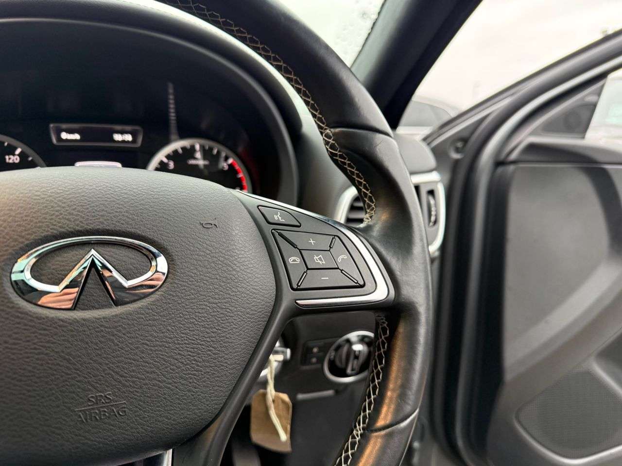 2016 INFINITI QX30 2016 INFINITI QX30