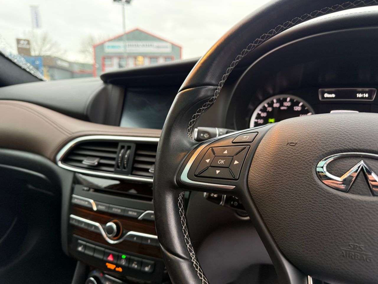 2016 INFINITI QX30 2016 INFINITI QX30